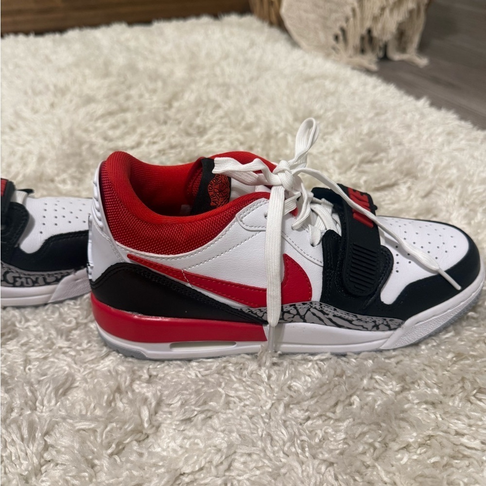 Nike Kids' Sneakers in White, Red, and Black - Picture 4 of 10